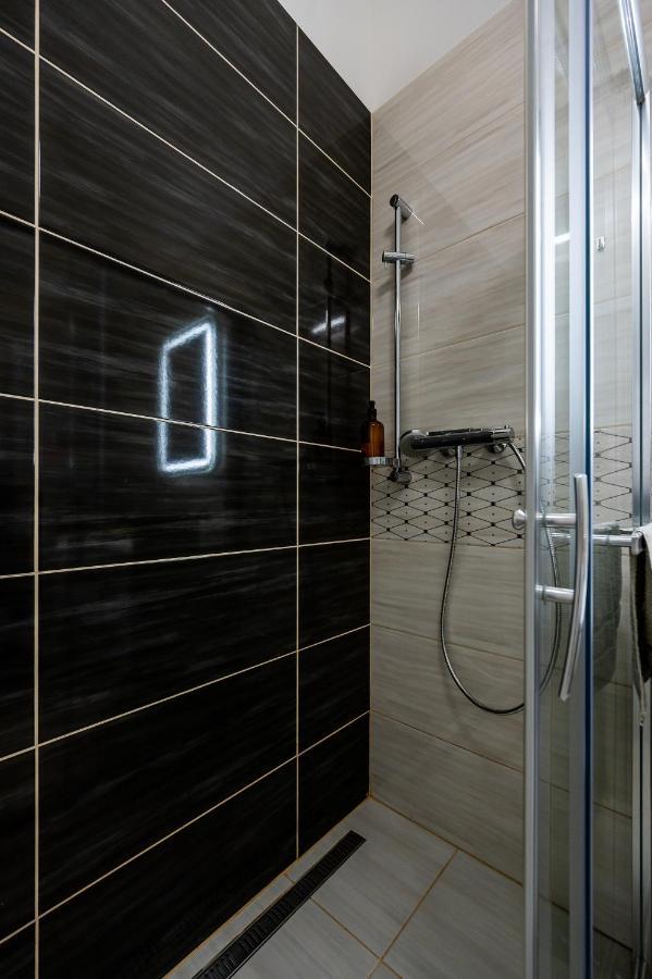 Center Apartment Mlynska Kosice With Private Parking Exterior foto