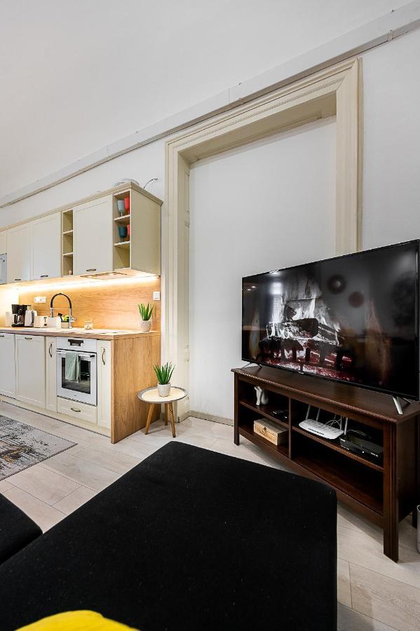 Center Apartment Mlynska Kosice With Private Parking Exterior foto