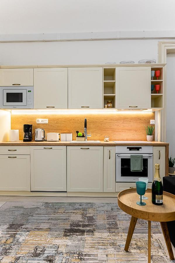 Center Apartment Mlynska Kosice With Private Parking Exterior foto
