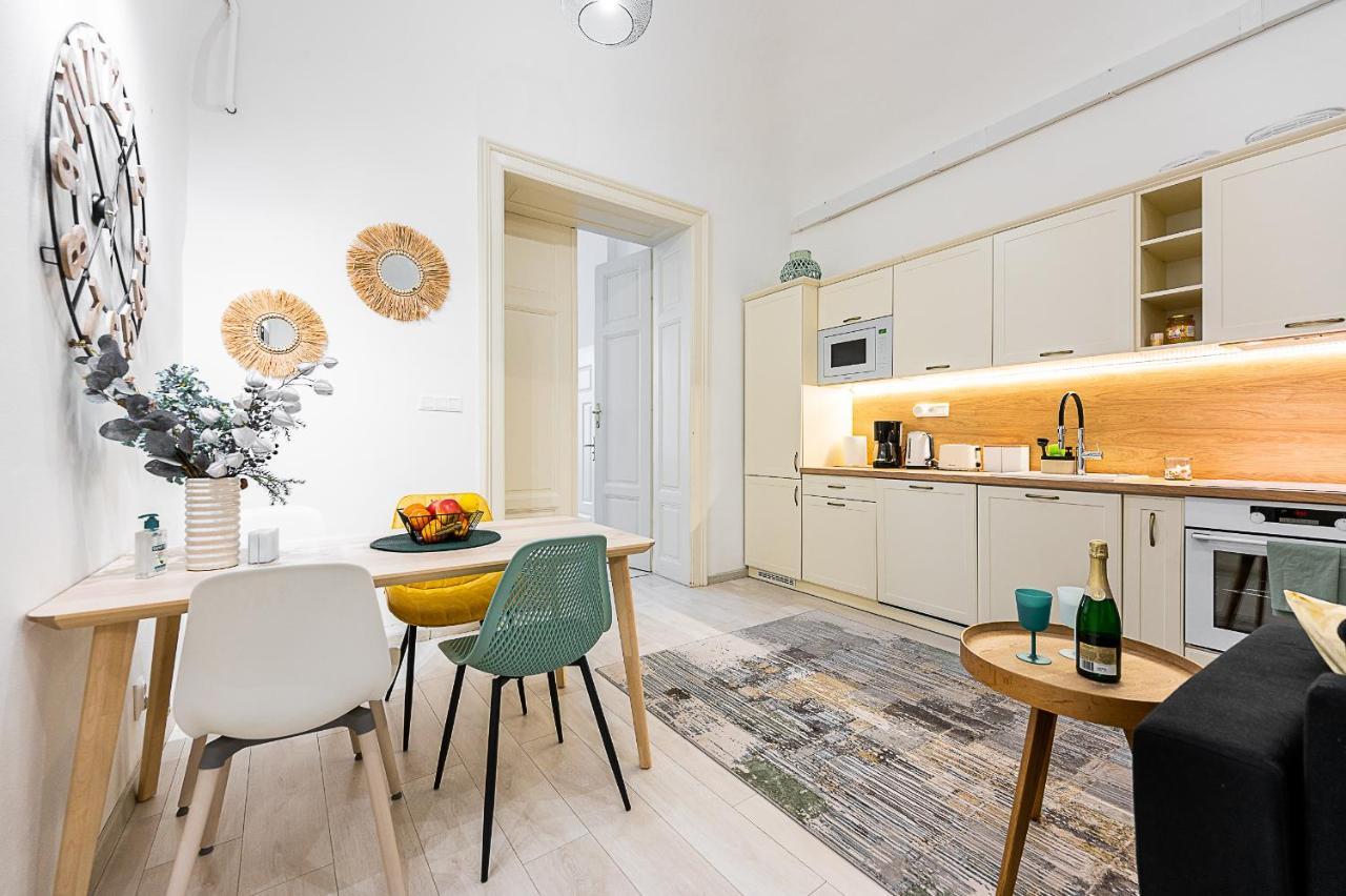 Center Apartment Mlynska Kosice With Private Parking Exterior foto